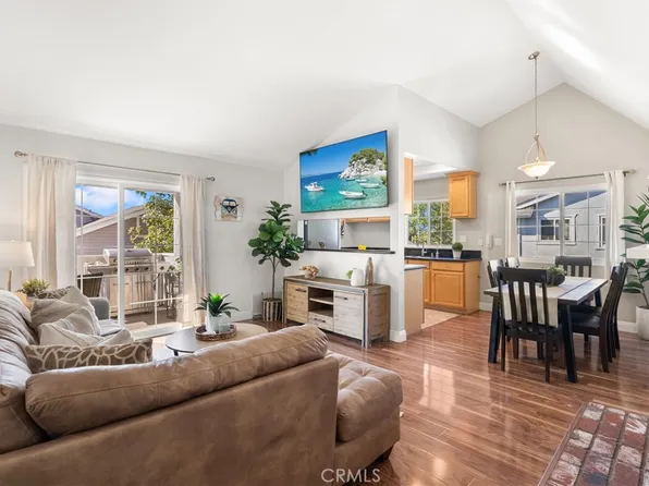 7841 Essex Dr APT 201, Huntington Beach, CA 92648