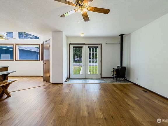 4th image of 551 Powell Street