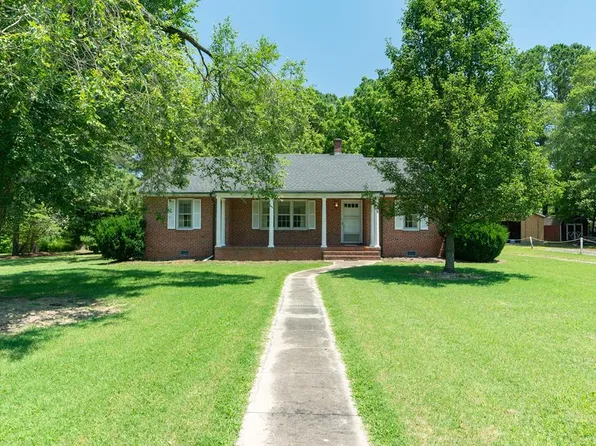 31 Hill St, Onancock, VA 23417