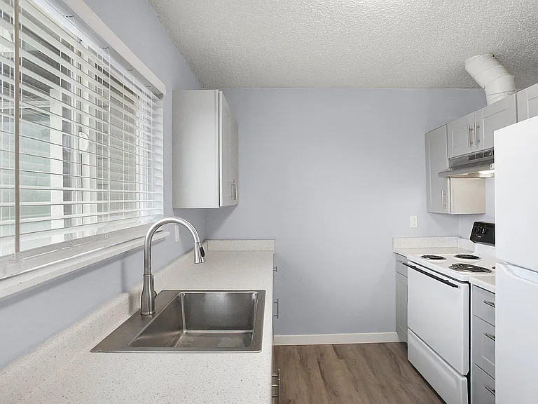 196 Molalla Ave #196 — Photo 1