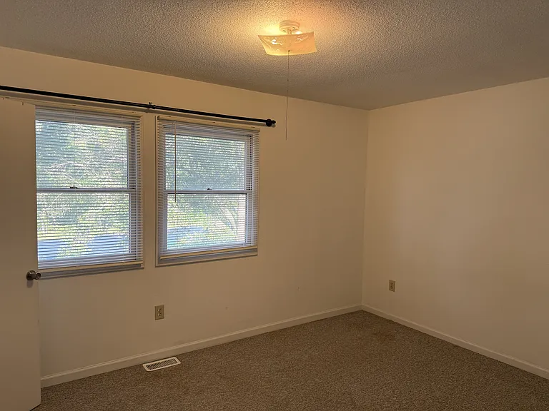 300 Lee Driveunit #B — Photo 16