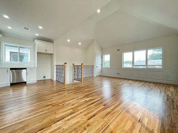 4th image of 66 Ebony St Floor 2