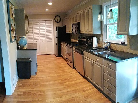 2nd image of 1238 Cliffwood Dr SE