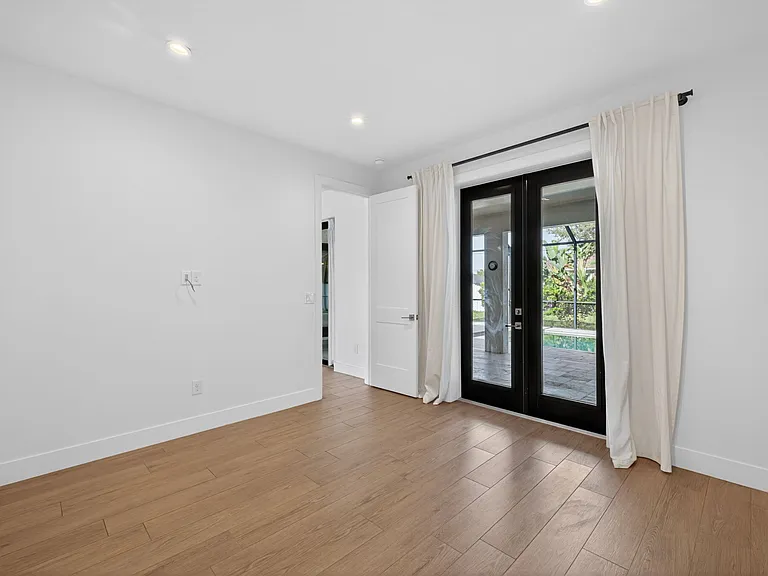1218 SW 9th Ct — Photo 22