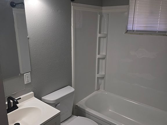 4th image of 1443 Oakmont St #A