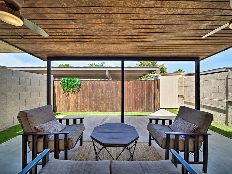 3327 S Poplar St — Photo 21