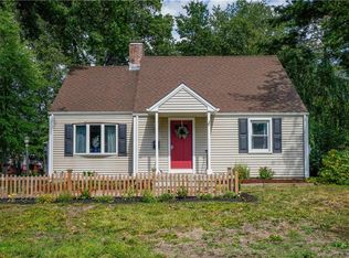 6 Iroquois Rd, West Hartford, CT 06117
