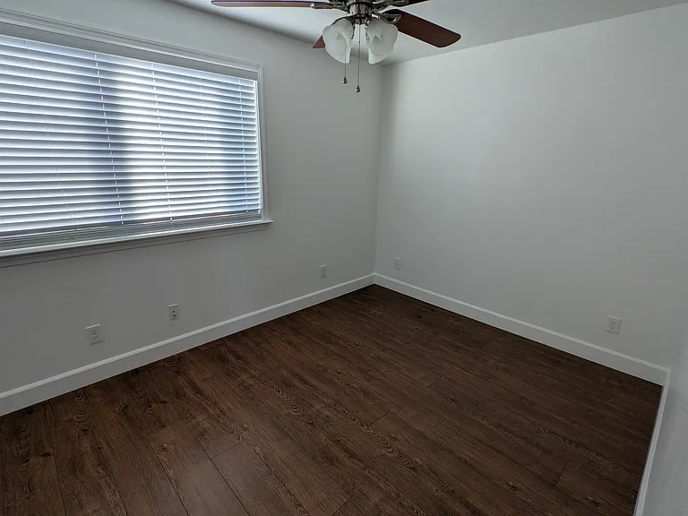 1221 Fordham Ave — Photo 18