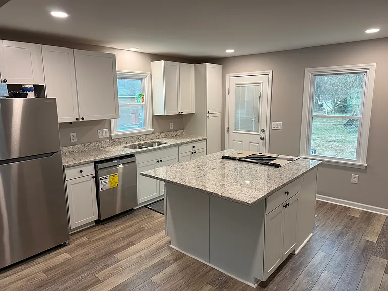 205 Harris St — Photo 1