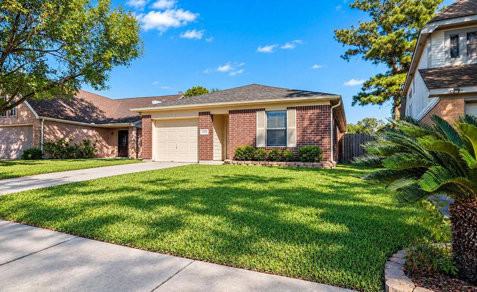 3 bed, 1.0 bath, 1105 sqft, $1,650 — Photo 1
