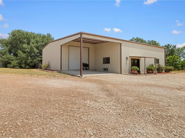 2111 Fm 935, Lott, TX 76656