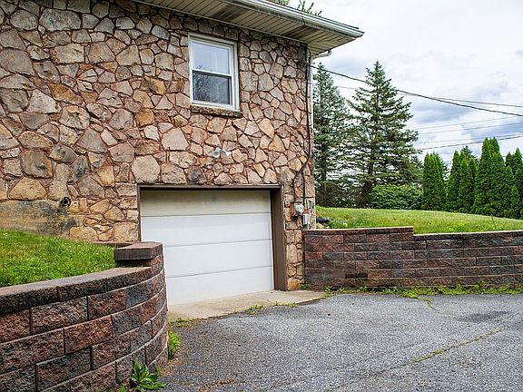 3rd image of 2465 Home St