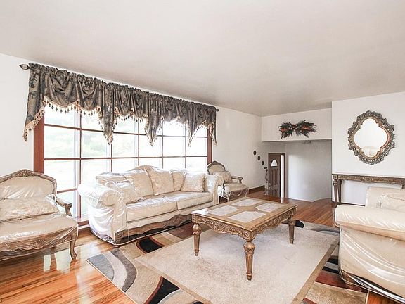 3rd image of 5832 Park Ridge Dr