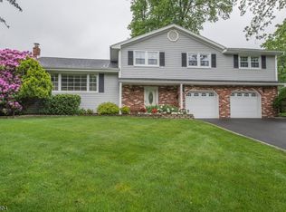 31 Rexland Dr, Boonton, NJ 07005