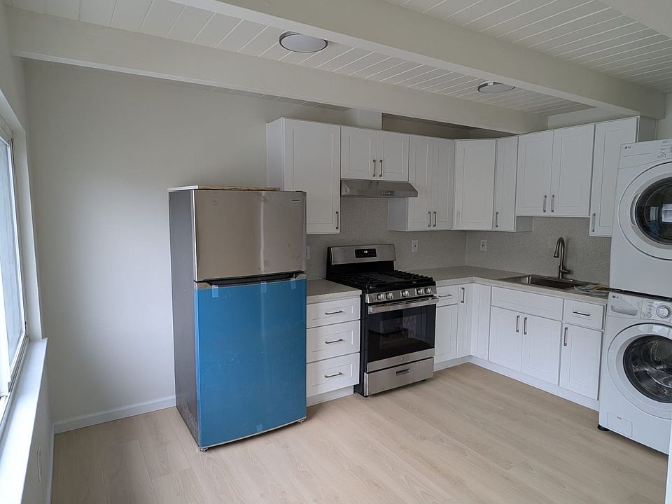 2nd image of 2030 Essex St #B