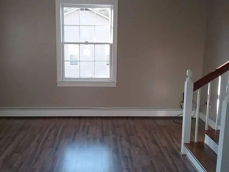 488 Court St — Photo 4