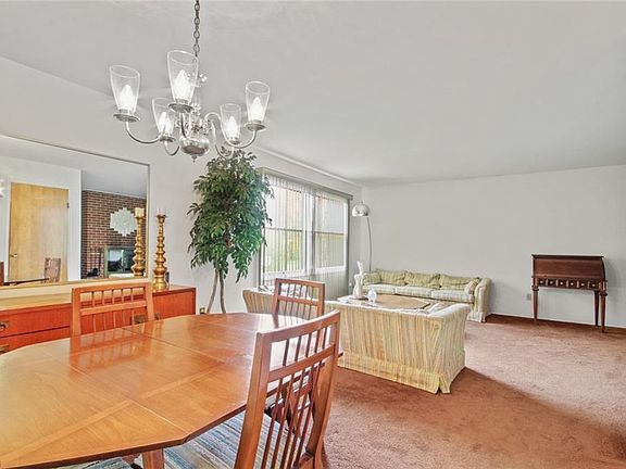 5th image of 1685 Stonehenge Ave NE