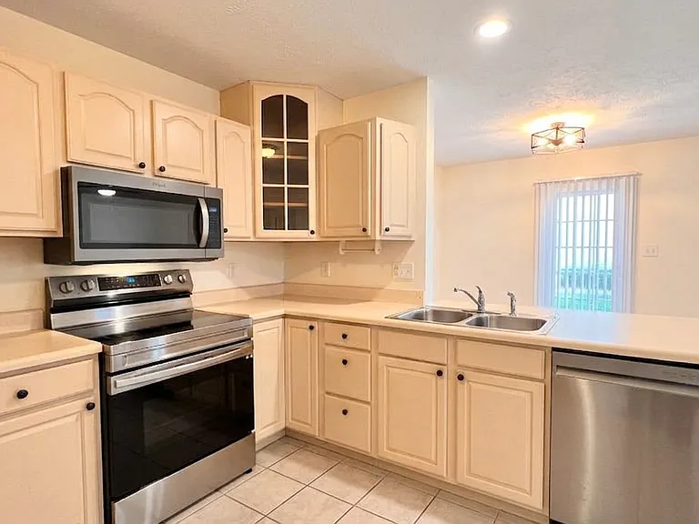 3590 S Oaklawn Cir — Photo 8