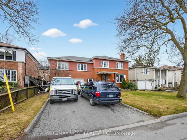 1068 Lillian St, Toronto, ON M2M 3G5