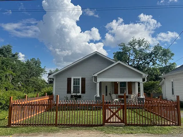 113 Lucile St — Photo 2