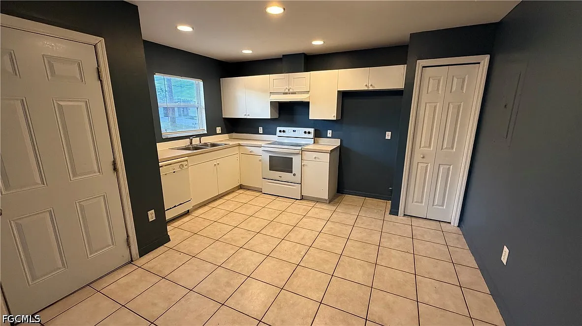 3 bed, 2.0 bath, 1076 sqft, $1,400 — Photo 2
