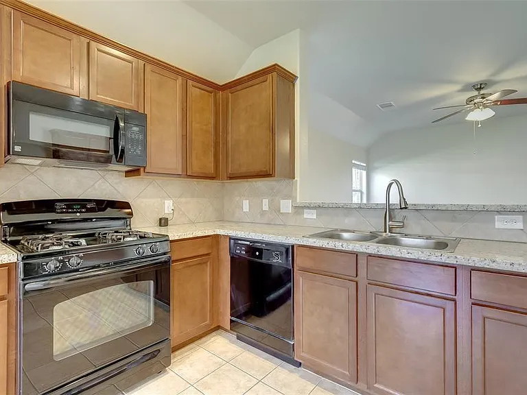 8731 Sunny Gallop Dr — Photo 14