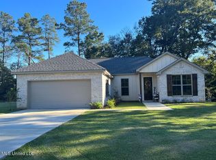 12 Knoll Creek Dr, Carriere, MS 39426