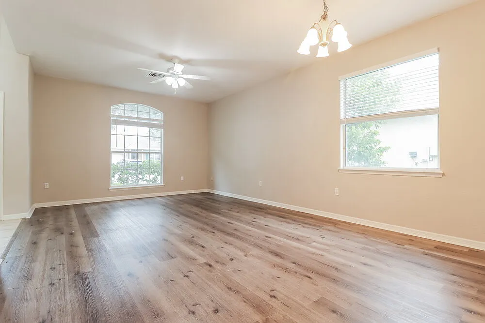 4 bed, 2.0 bath, 1968 sqft, $2,355 — Photo 4