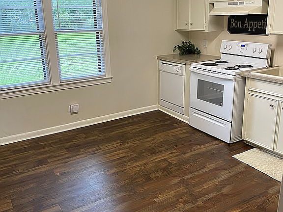 4th image of 219 Oaklawn Dr