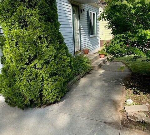 3rd image of 143 Daniel St SE