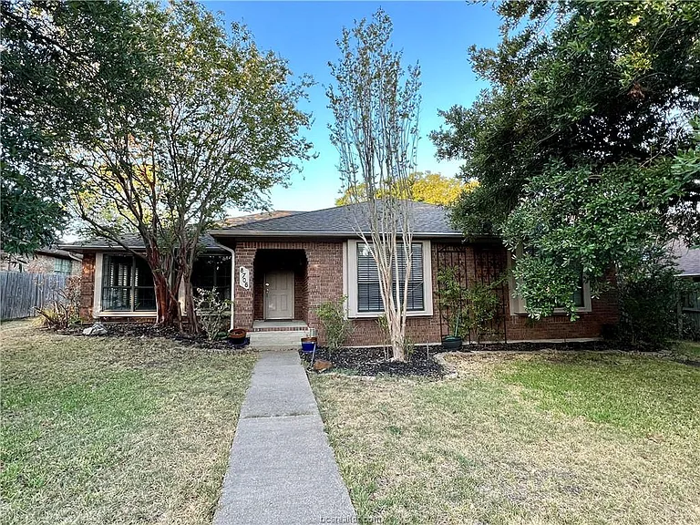 8706 Sandstone Dr — Photo 1