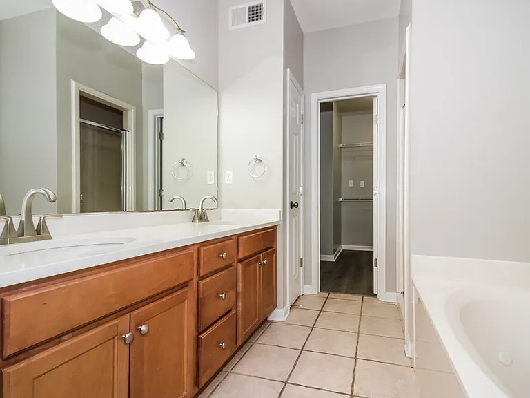 8695 Rogers Park Ave — Photo 10