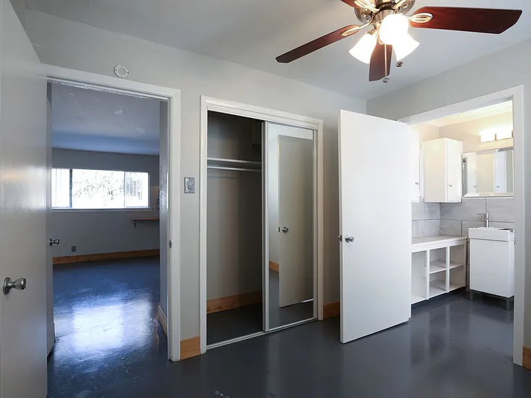 804 N Locust St — Photo 19