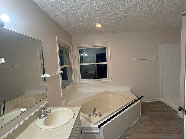 7630 Lippincott Way — Photo 14