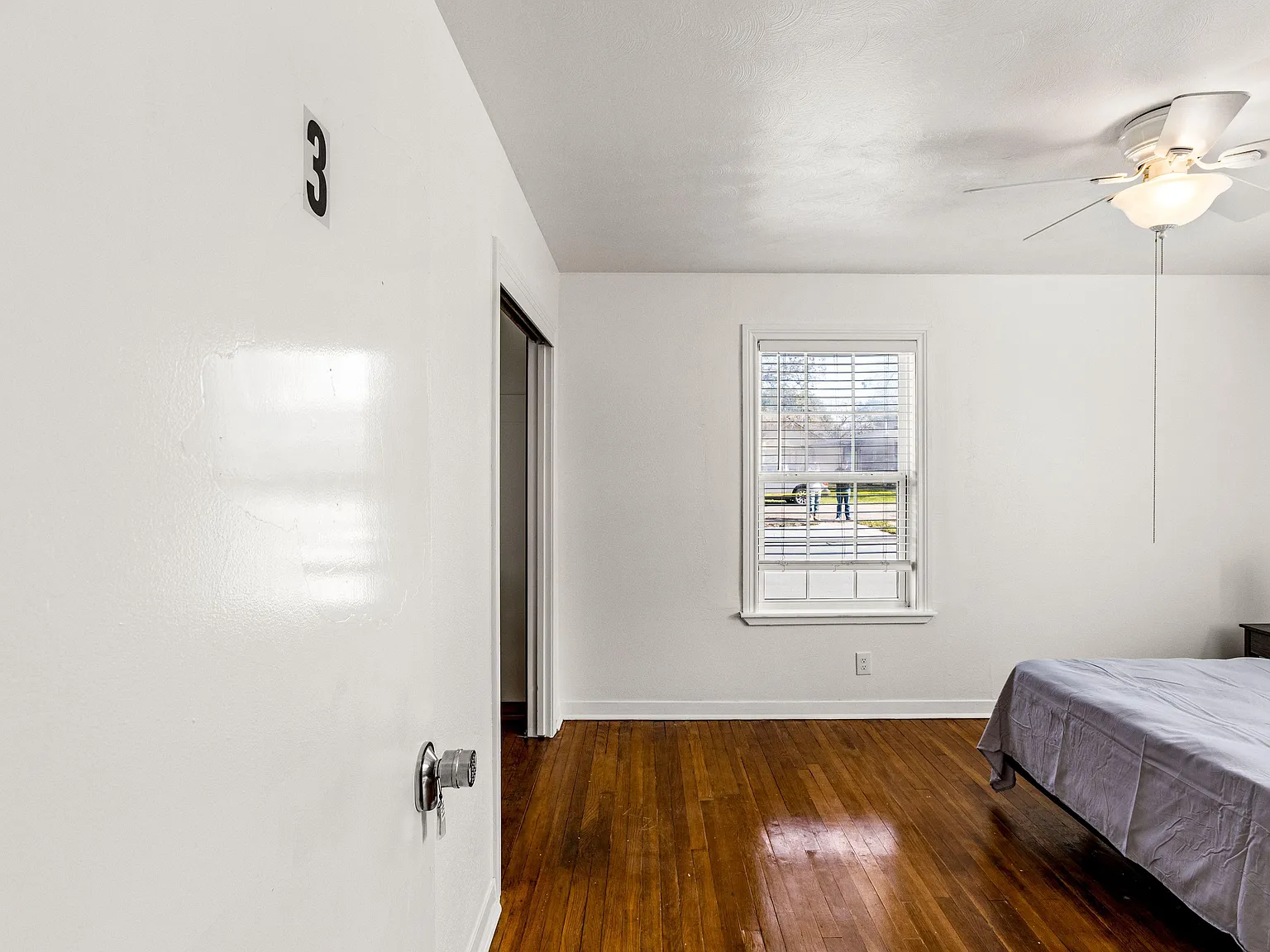 4 bed, 2.0 bath, 2282 sqft, $845 — Photo 3