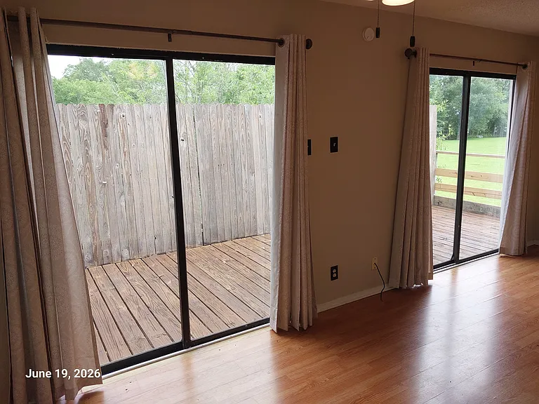 500 N Beaumont St — Photo 3