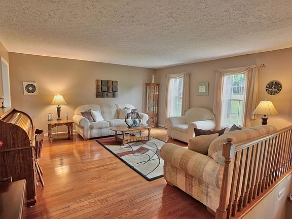 3rd image of 390 Saratoga Dr