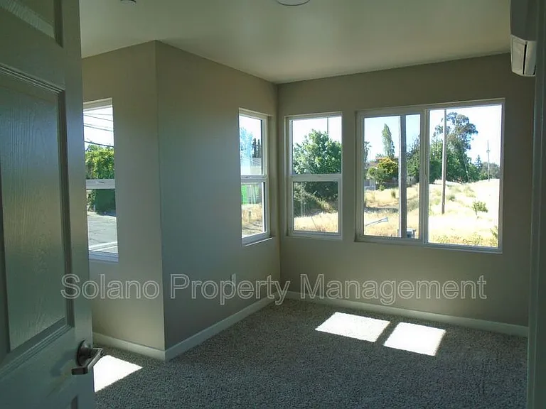 2401 Broadway St #107 — Photo 11