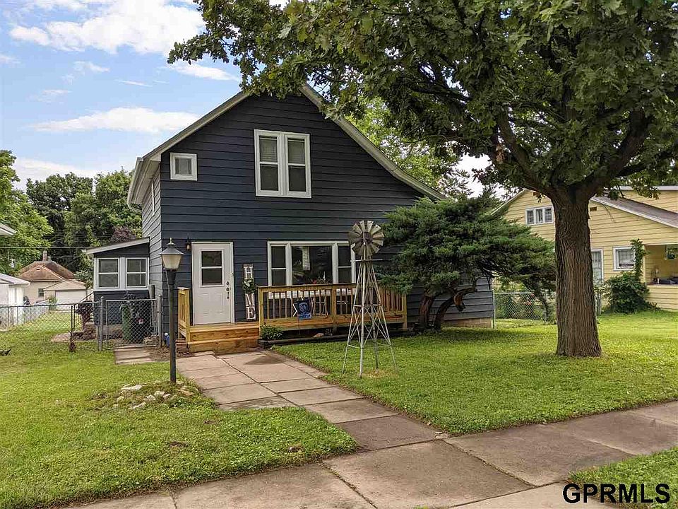 1st image of 909 D Ave N