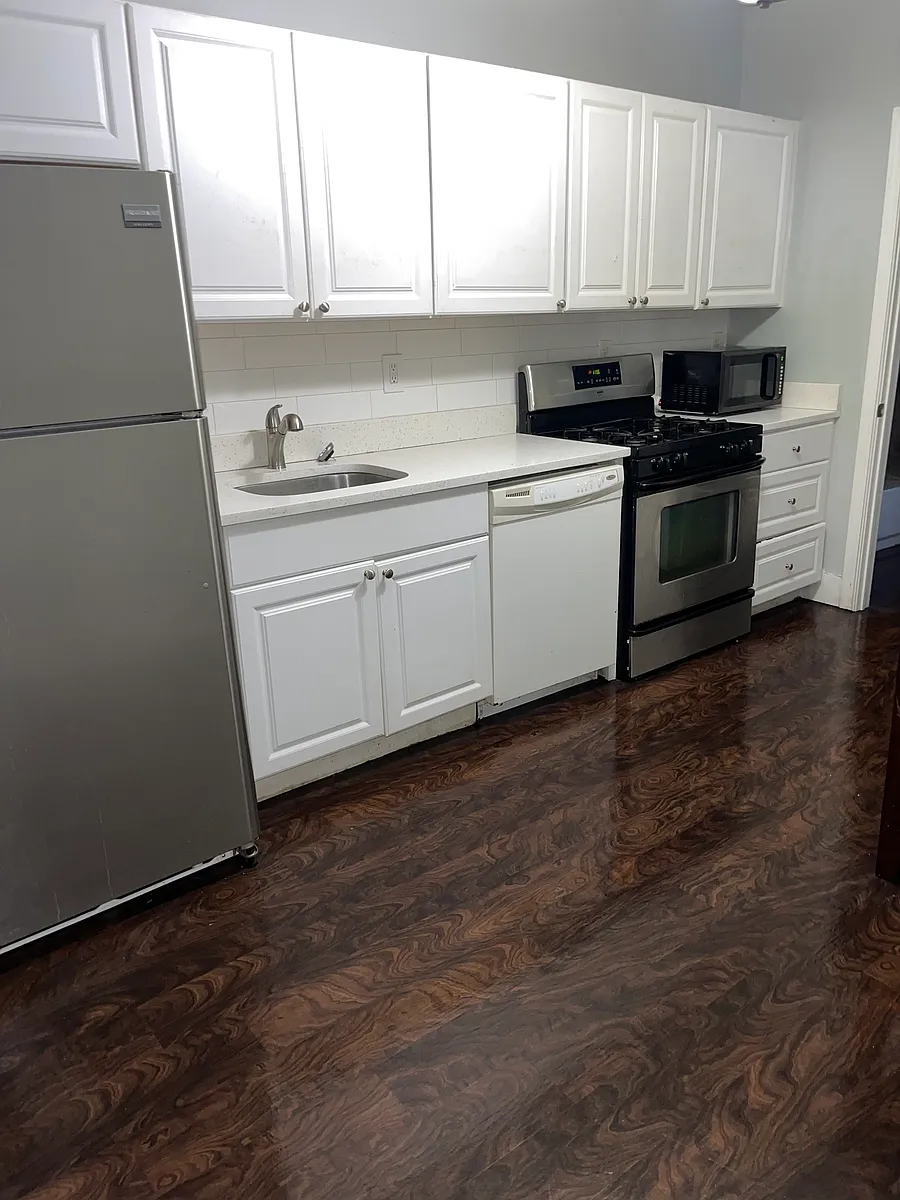Building Photo - 1446 Reuben St #2