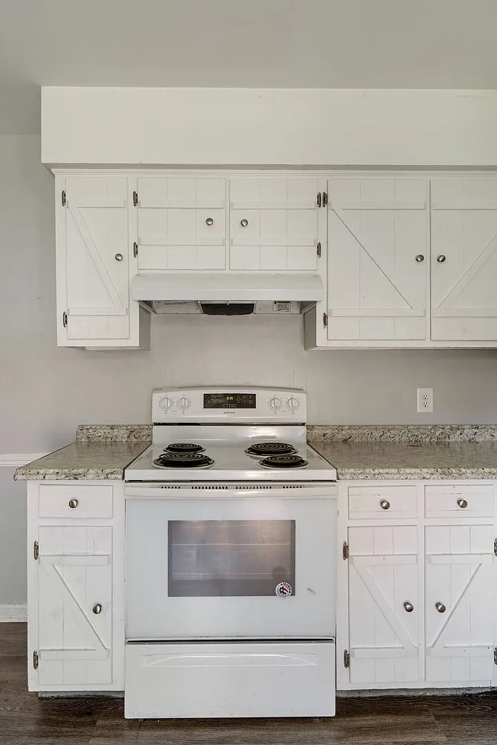32 S Germantown Road — Photo 4