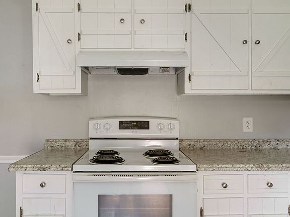 5th image of 32 S Germantown Rd APT 3
