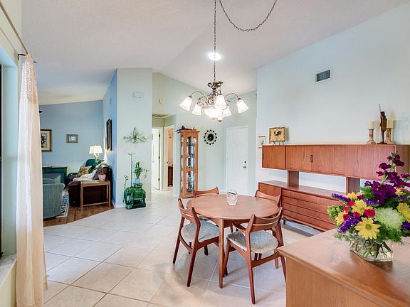 3rd image of 313 Oak Haven Dr