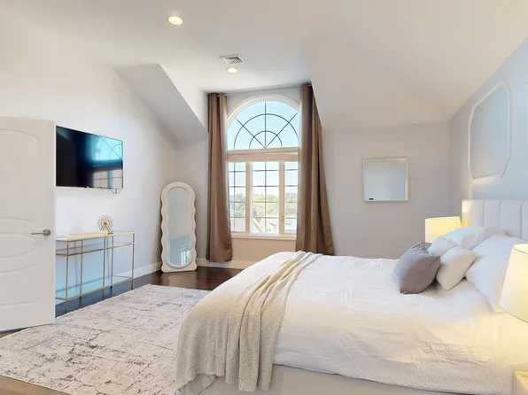 55 Nicole Loop image 12 of 24