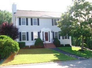 17 Beech Plum Dr, Manchester, NH 03109