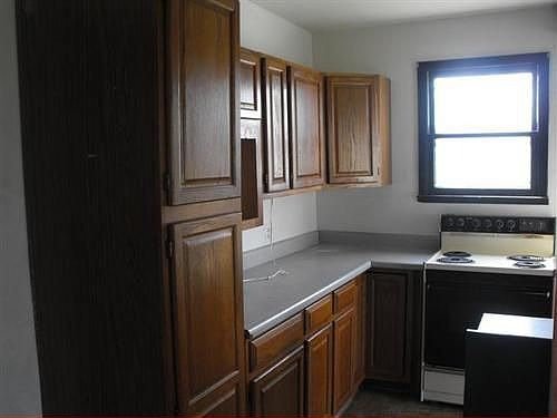 3rd image of 301 E 2nd St
