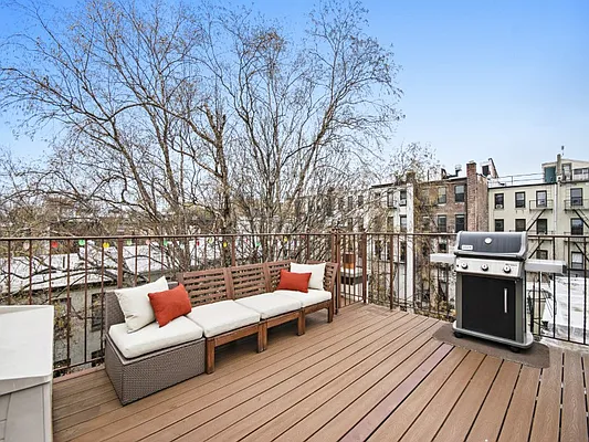 Sold by Sotheby's International Realty | media 19