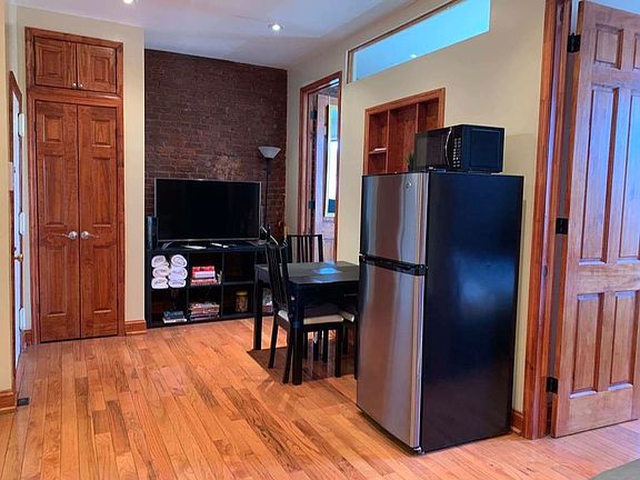 2nd image of 399 Smith St #B2