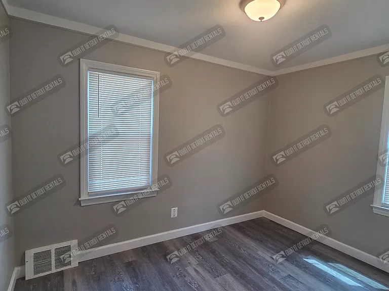 8460 Timken Ave — Photo 12
