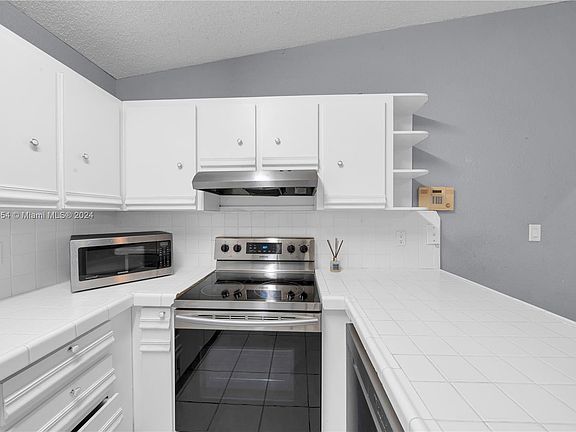 3rd image of 2266 W 74th St APT 201-23